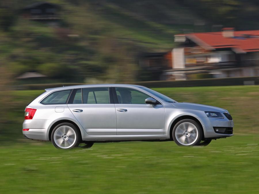  Skoda Octavia Combi 4x4 2013 года  (фото 19 из 23)